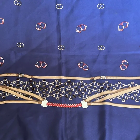 Gucci 💯 Silk blue large Scarf 35 x 35 - Picture 4 of 11